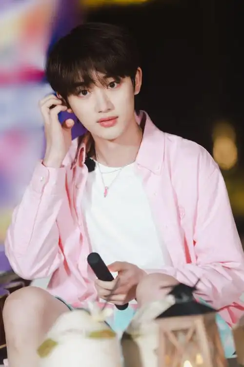 丁程鑫夏令营花絮照掉落啦~……_高清图集_新浪网