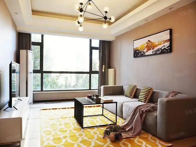 天鹅湾精装修两居室