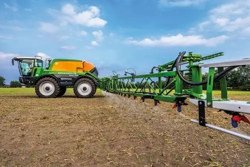 阿玛松amazonepantera自走式打药机