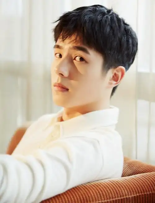 简介:刘昊然轻熟魅力帅气写真图片,分享一组刘昊然图片给大家,图中的