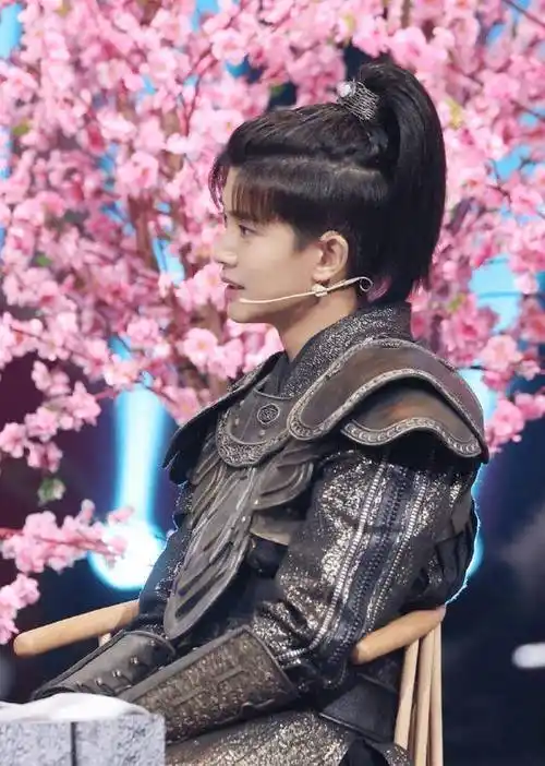 从机场地勤到万众瞩目的明星蜕变之路,任嘉伦靠的不只是运气而已_工作