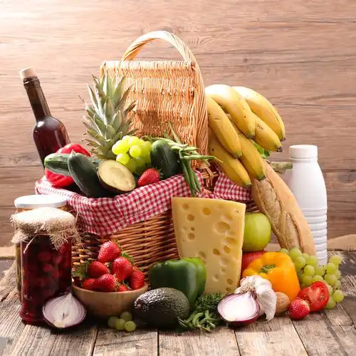 蔬菜水果奶酪牛奶红酒罐头组合