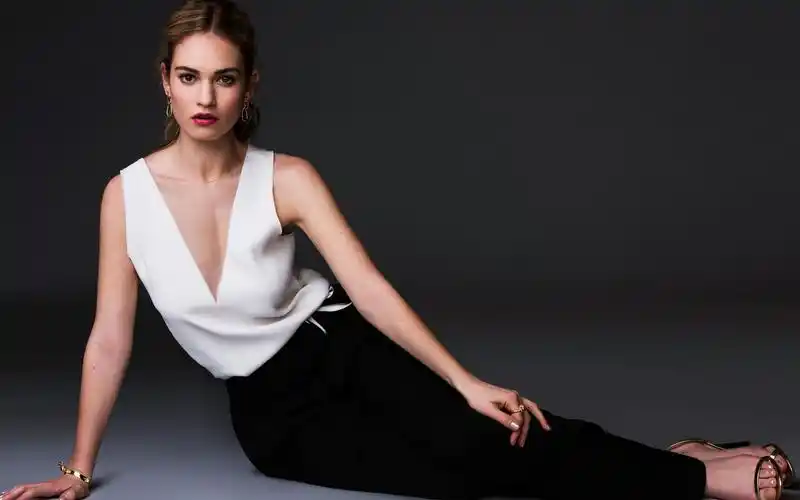 英国美女演员莉莉·詹姆斯,高清图片,电脑桌面-壁纸族