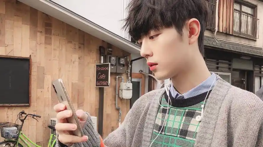 65m上传时间:2020-06-16壁纸标签:肖战明星风尚壁纸封面图肖战 明星