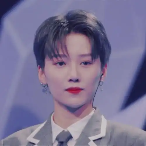 the9刘雨昕成团夜自截可二传二改头像剧情图