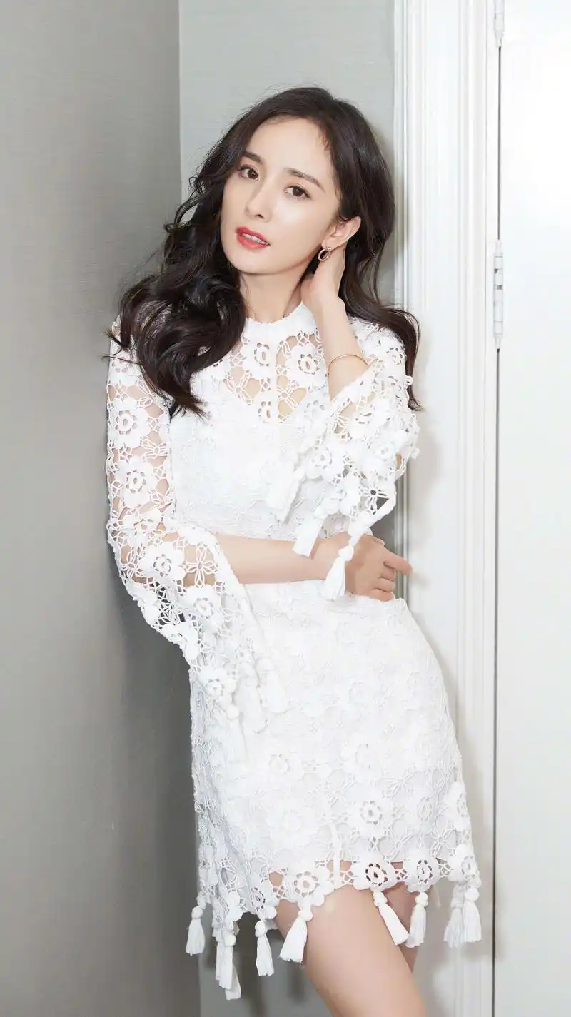 杨幂高清美图:貌美如花,妩媚动人