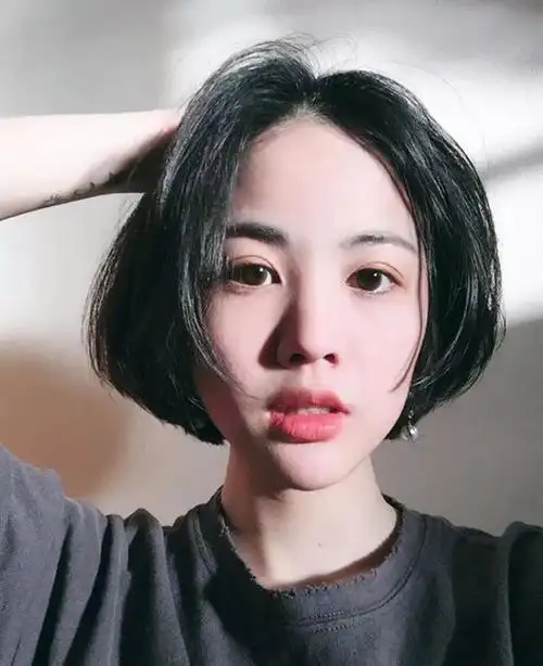 女生中分露额头短发,短发图片,发型图片