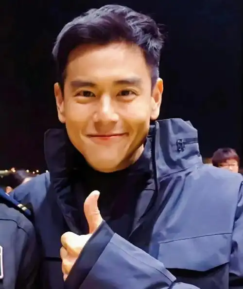 彭于晏 比任何帅照更有杀伤力的是女友视角