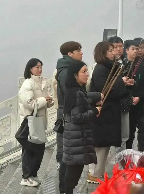 李易峰面容苍老承认不可能复出回归普通人丹东大街走路无人识