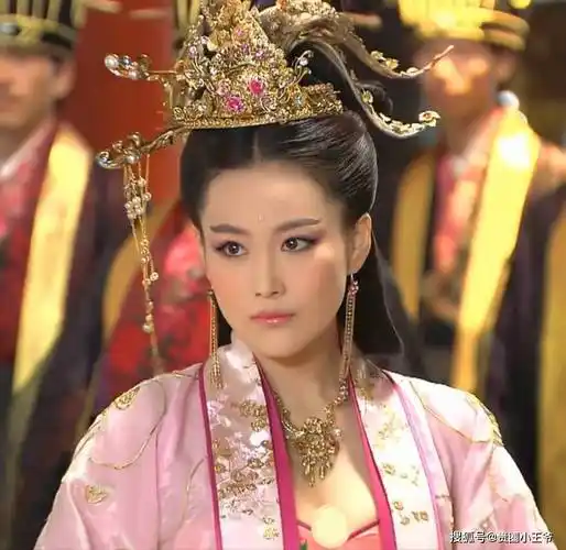 我记得那时候的张馨予演过《神雕侠侣》里的李莫愁,还演过《封神英雄