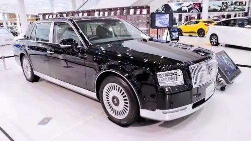 总算见到实车了,2020款丰田世纪,看这霸气颜值,给个不喜欢理由