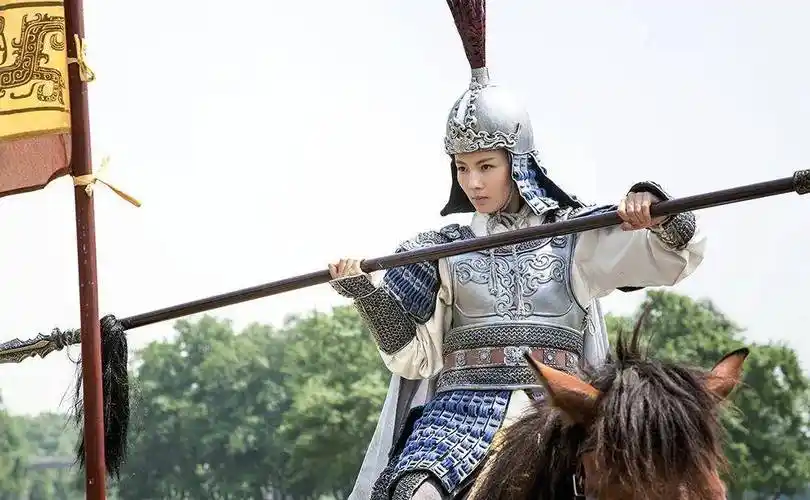 16位女明星骑马大pk!