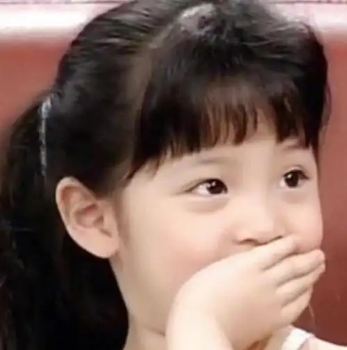 小时候的欧阳娜娜