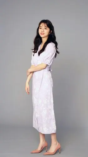 为饰演裴露娜的演员金贤秀开个美图搬运楼