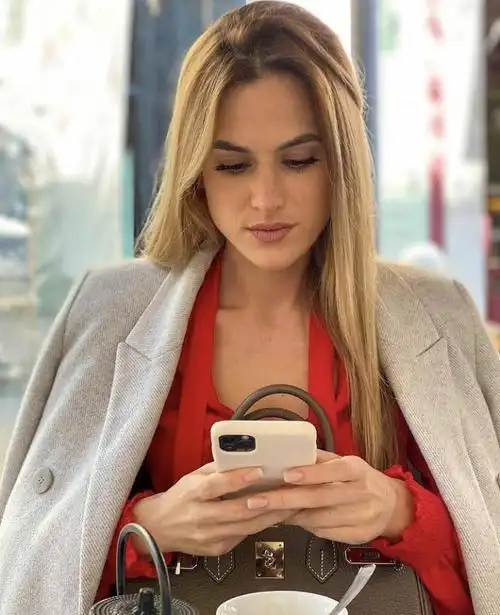 吐槽个球丨今日足球明星一一布斯克茨和妻子elen.