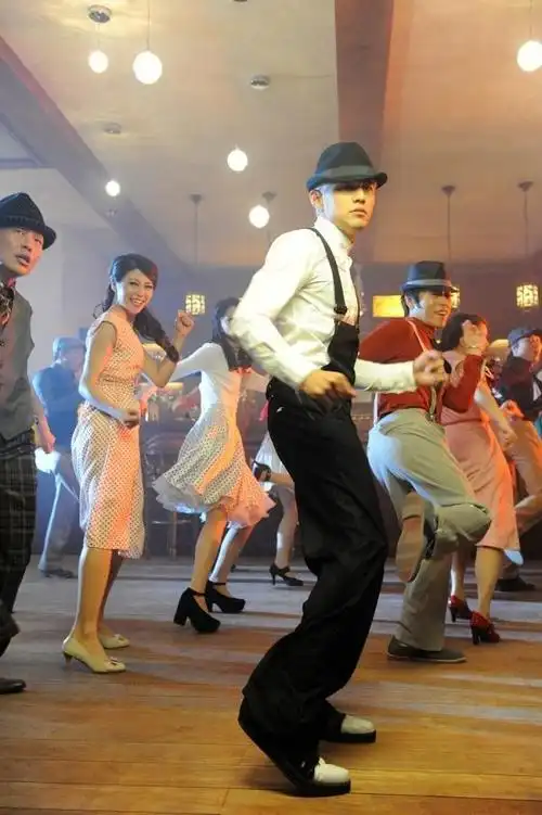 比较大的大提琴(周杰伦,梁心颐,杨瑞代合唱歌曲)_尚可名片