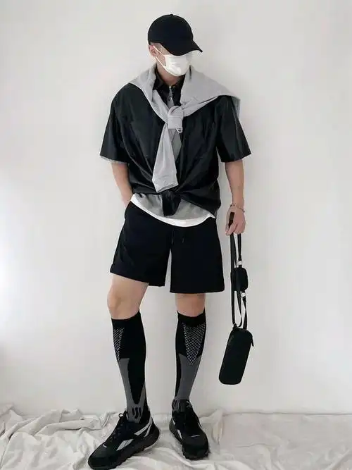 男生穿长筒袜怎么搭配呢