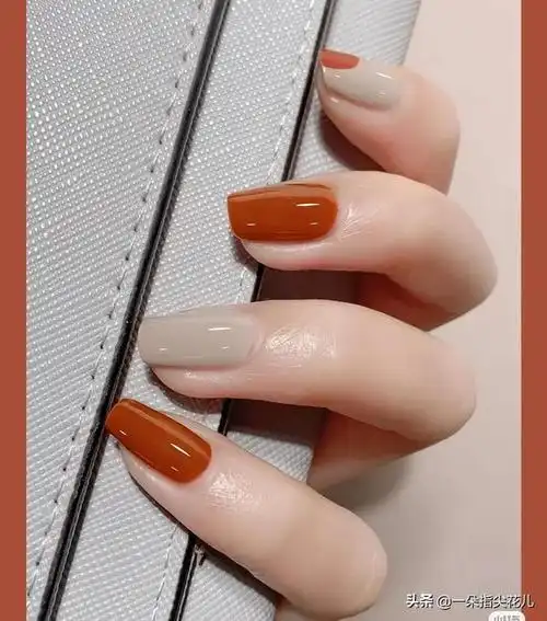 分享20款短指甲跳色美甲,色系搭配好,显白又好看|撞色|咖色_网易订阅