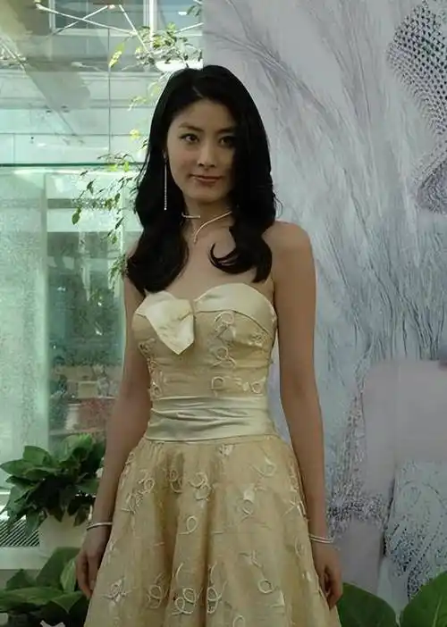 不怕"潜规则"的7位女星:就算没后台,狠起来"大佬"都不敢惹_陈慧琳