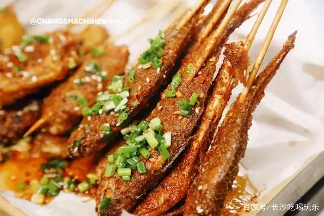 店内精选优质小黄鱼,每一条大小都相差无几.