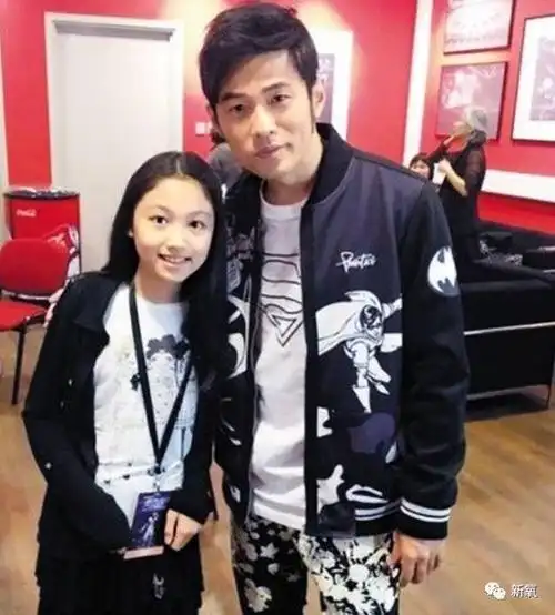 张学友女儿美少女照流出太辣眼睛了长得像舒淇就算了腿比关晓彤的还长