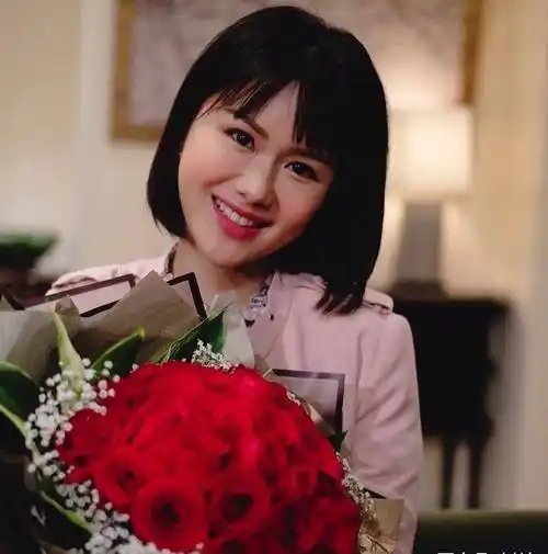 tvb小花刘思希自费百万攻读硕士或另谋出路,毕业后年薪可达400万_学位