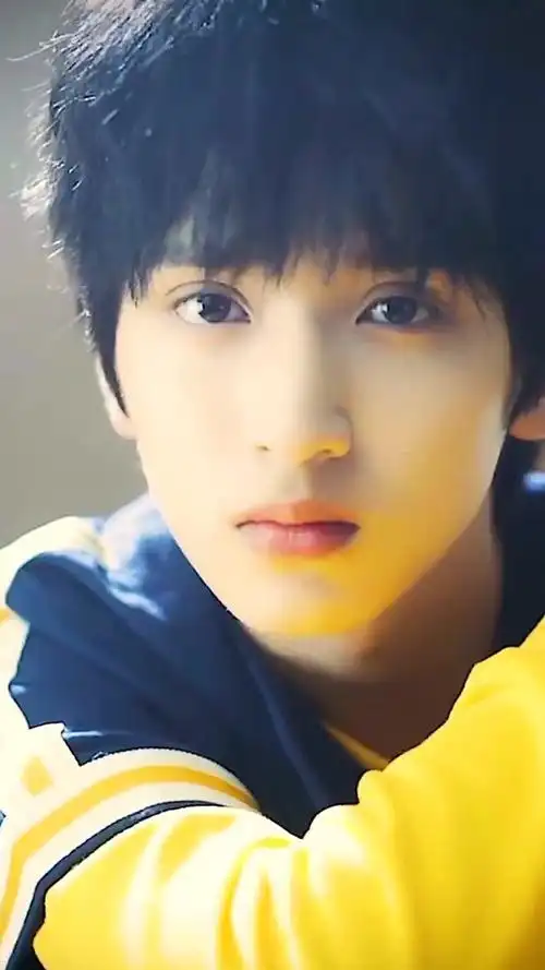 严浩翔青春之所以可爱因为他们拥有热爱这欧式大双眼皮实名羡慕