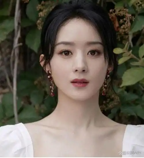 赵丽颖是一位出生于河北省邢台市的草根女星,从小就对演艺事业有着