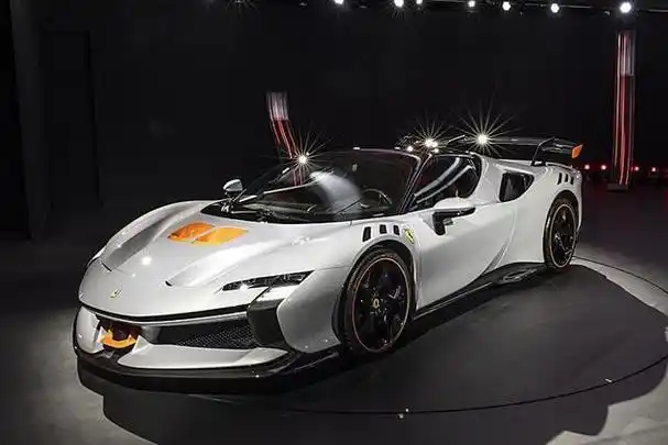 法拉利又让车迷多了一辆仰望的对象
