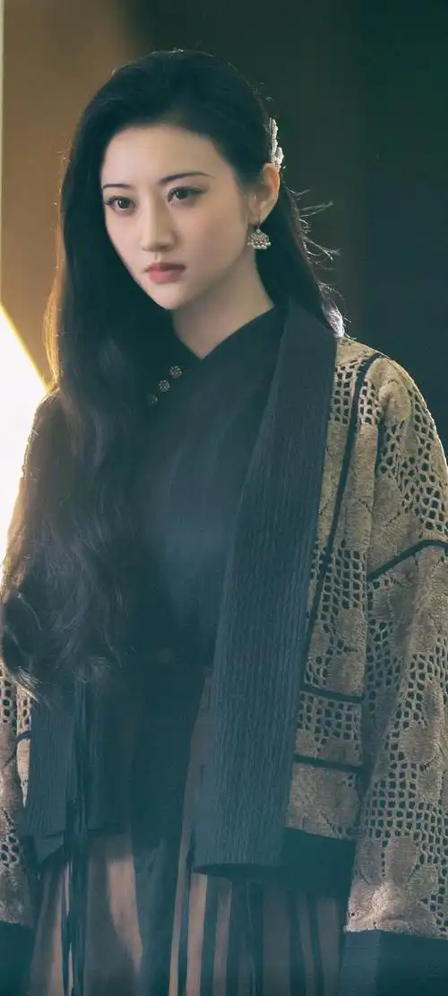 《司藤》中的景甜,她的美丽犹如一幅流动的画卷,令人心驰神往.