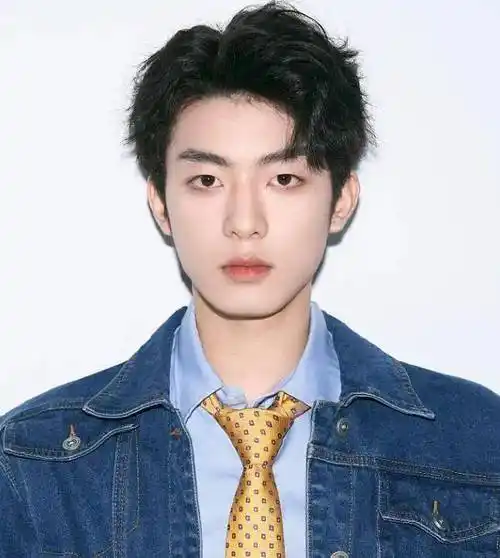 夏季男生流行发型 潮男必剪的男生短发