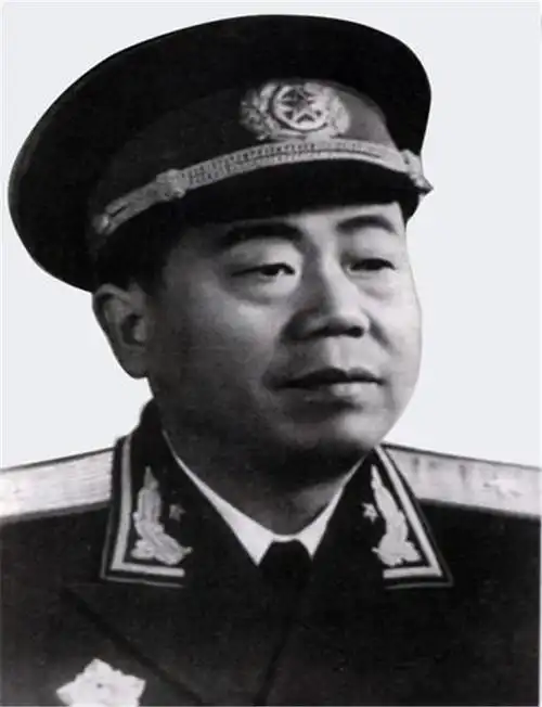 他是开国中将,打仗喜欢冒险,是他建议许世友钻到敌人肚子里打