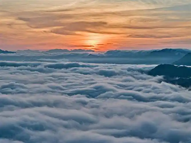 英山现云海景观云雾缭绕仙气十足