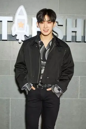 d社曝光:人气男团爱豆吸毒盗窃.队友又被爆与有夫之妇恋爱.