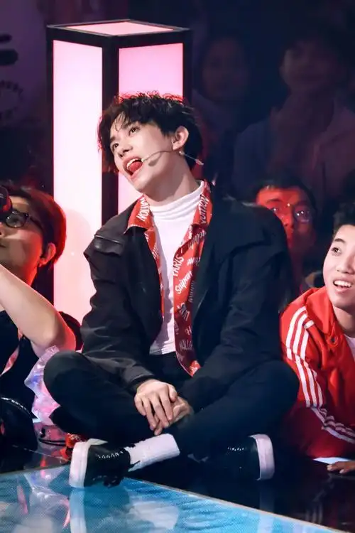 易烊千玺tfboys优酷综艺这就是街舞高清帅气