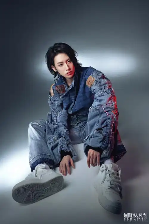 小鬼王琳凯瑞丽封面##小鬼王琳凯多元艺术cg大片##小鬼cg大片把剪纸