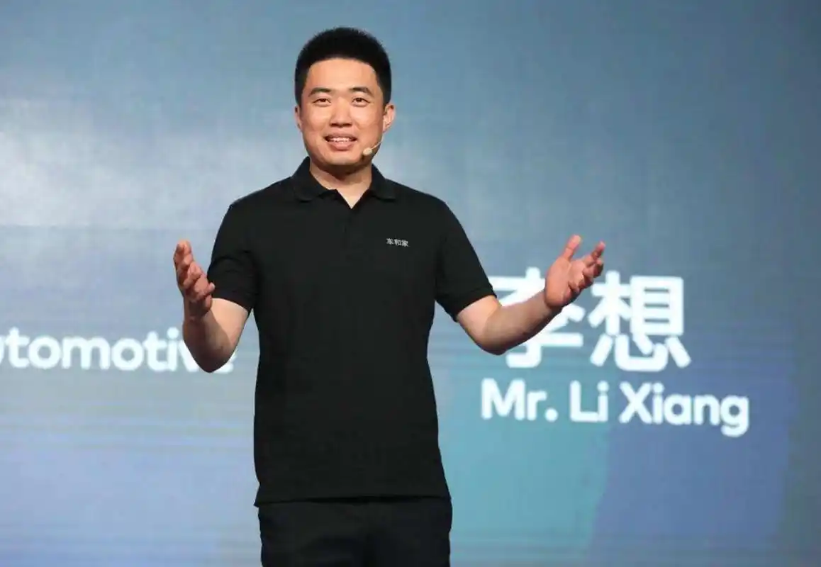 值得注意的是,以在网上"国骂","炮轰"同行著称的理想汽车创始人李想