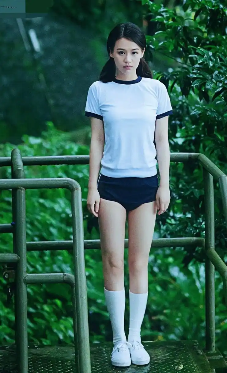 马思纯重返青春学生时代,穿运动热裤秀美大腿  #明星生图大赏