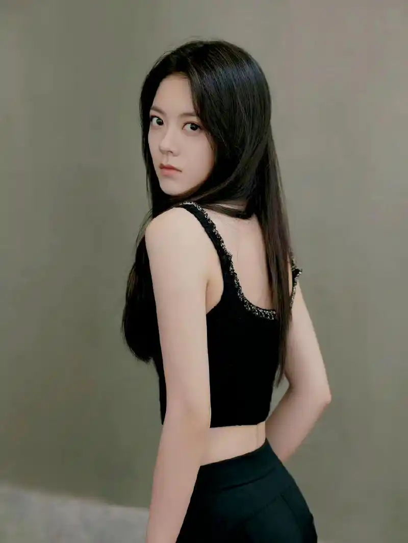 赵今麦最新造型,走得成熟风嘛 #赵今麦