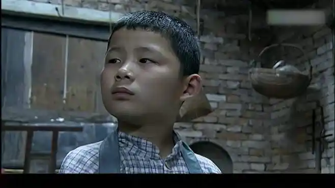 花开有声:南飞残疾穿开裆裤,谁知被嘲笑,小南飞气得叼起书就跑