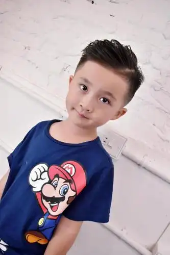 清爽的发型能瞬间迷倒一堆大姐姐呀!1.帅气油头