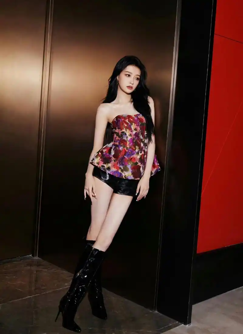 孙怡美腿长靴合集,太令人心动了,这大长腿绝对让人百玩不厌!