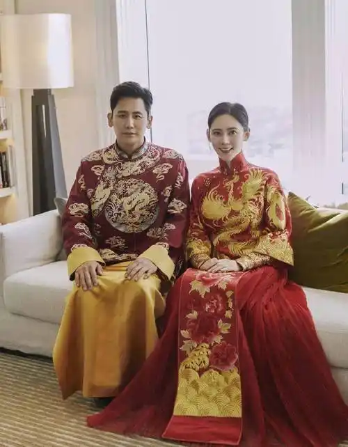 你最喜欢哪位明星的中式婚服呢?快在评论区和小编一起聊聊吧!返回