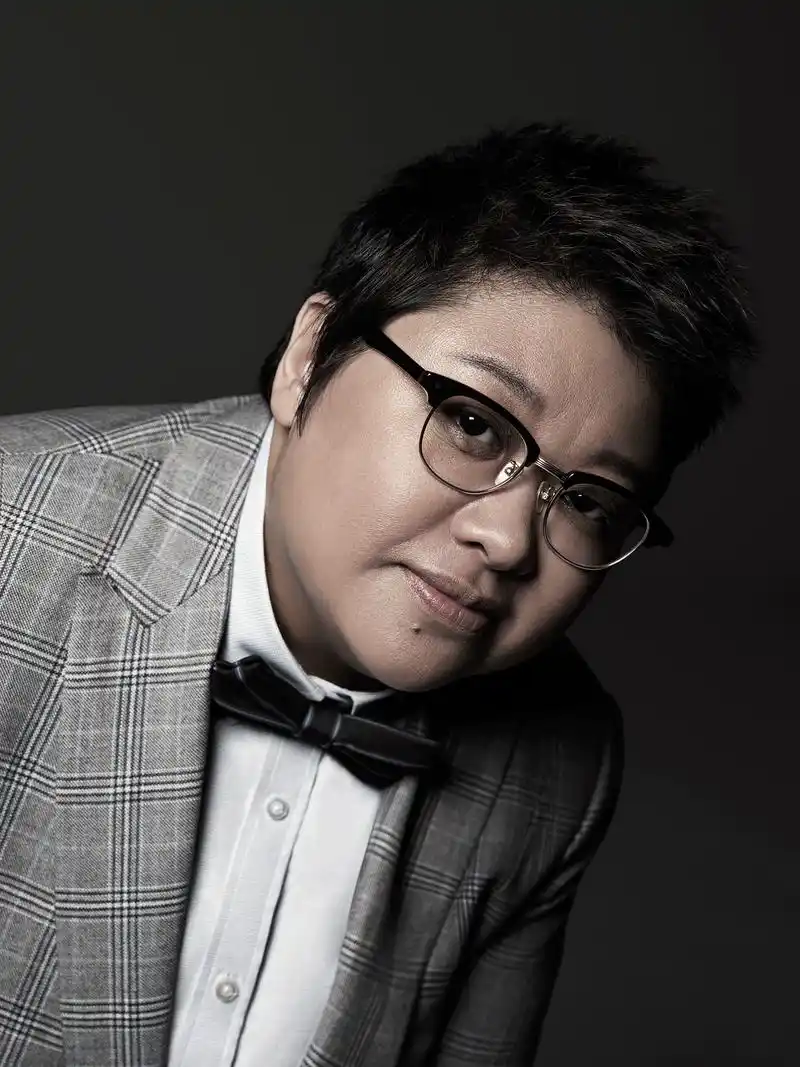 中国内地名女歌手韩红