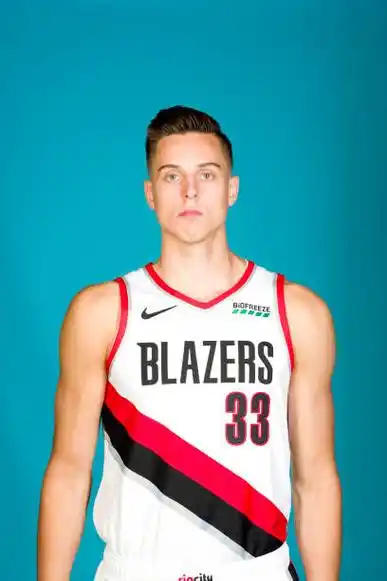 p>扎克·科林斯(zach collins),1997年11月19日出生于 a target="