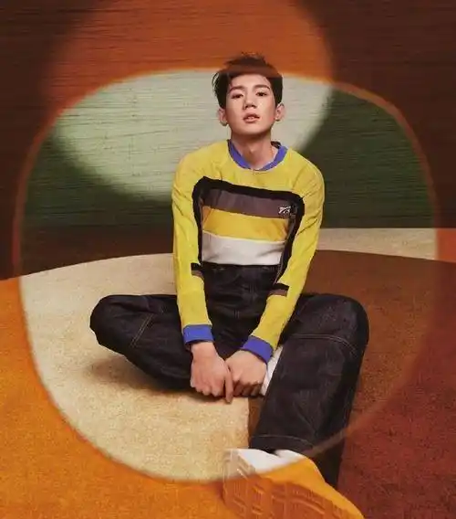 最近,王源拍摄的时尚大片曝光,从这组照片中可以看到,他真的是越来越