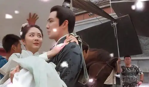 《锦心似玉》定档,谭松韵,钟汉良cp感超强,眼神太甜了