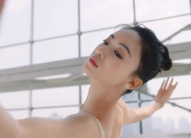 吴谨言芭蕾腿彻底火了空中一字马惊呆全场不参加乘风破浪可惜了