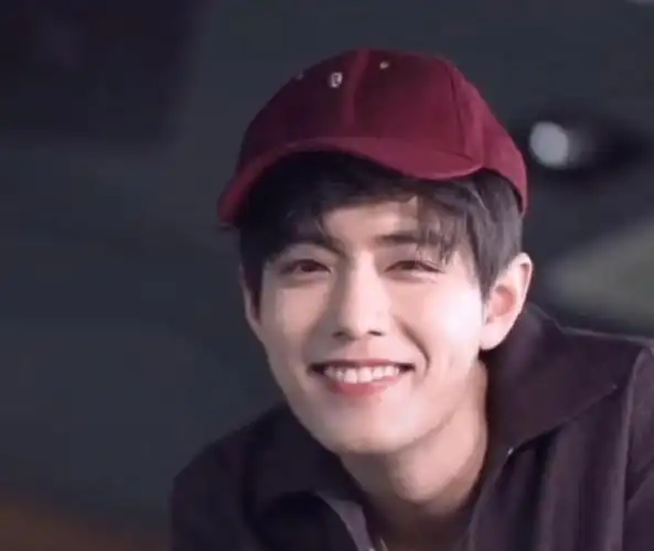 那些一笑倾城的男明星肖战迷人何洛洛绝美易烊千玺治愈