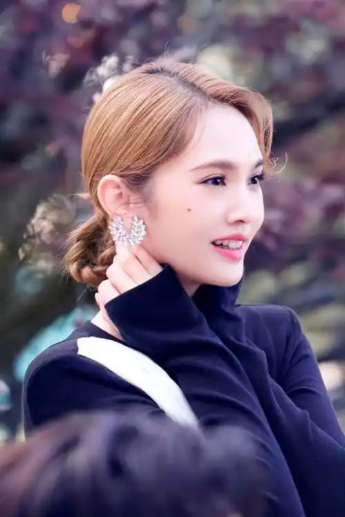 杨丞琳美丽侧脸